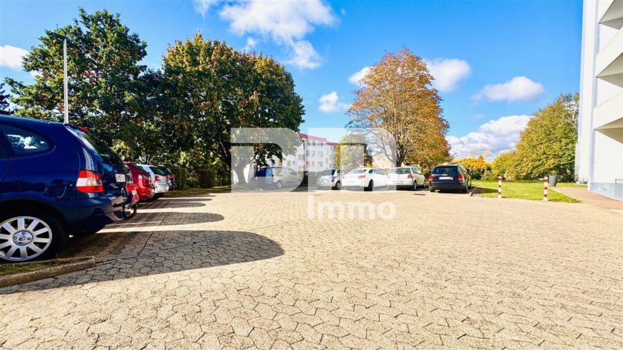 Wohnungspaket 3 Zimmer + Apartment mit Balkon, Panoramablick in Traumlage - Parkplatz 2 Gemeinschaft